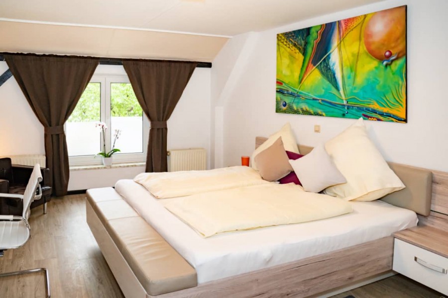 Gästezimmer in Köln geräumige Zimmer mit großen Betten 
