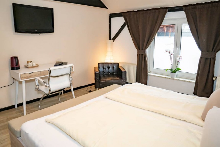 Gästezimmer in Köln mit Flachbildschirmen