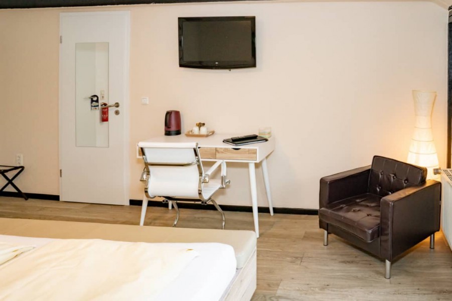 Gästezimmer in Köln direkt bei den Filmstudios & Max Planck Institu